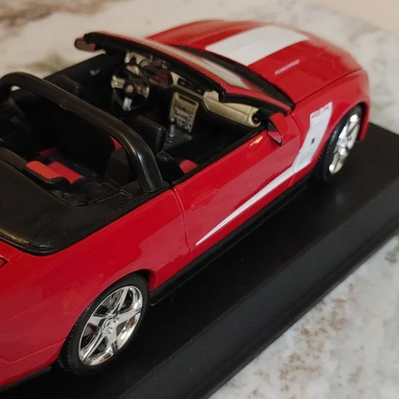 Maisto Diecast Model of 2010 Signed Roush 427R Ford Mustang Convertible - Picture 8 of 14
